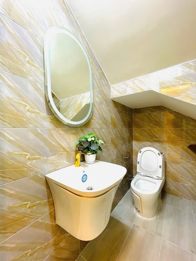 NHÀ SÁT MẶT TIỀN NGUYỄN TƯ GIẢN P12 GV , 5X9 , NHỈNH HƠN 7 TỎI