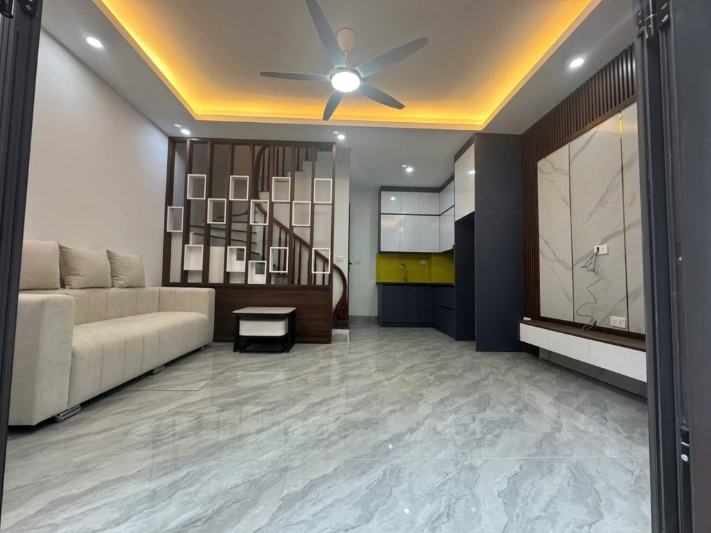 Bán Nhà Tân Mai - 30.2m2*5 Tầng - Nội thất đủ đến ở - Giá 6.65 Tỷ thương lượng