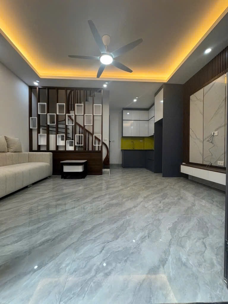 Bán Nhà Tân Mai - 30.2m2*5 Tầng - Nội thất đủ đến ở - Giá 6.65 Tỷ thương lượng