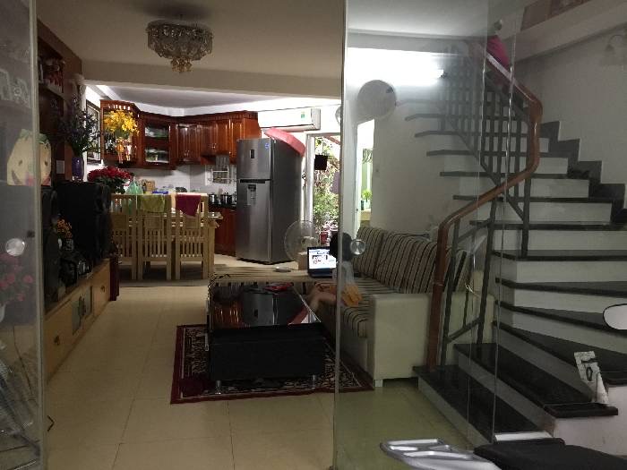 Nhà đẹp ơ ngay Linh Nam 3 bước ra oto tránh