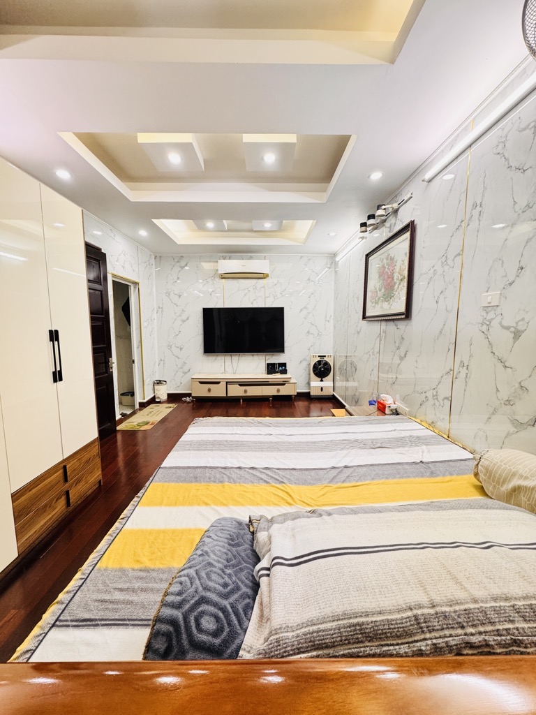 SIÊU PHẨM XUÂN LA,5 TẦNG MT 6M,NHỈNH 7 TỶ,Ô TÔ QUA NHÀ,CĂN GÓC 3 THOÁNG,DÂN TRÍ CAO
