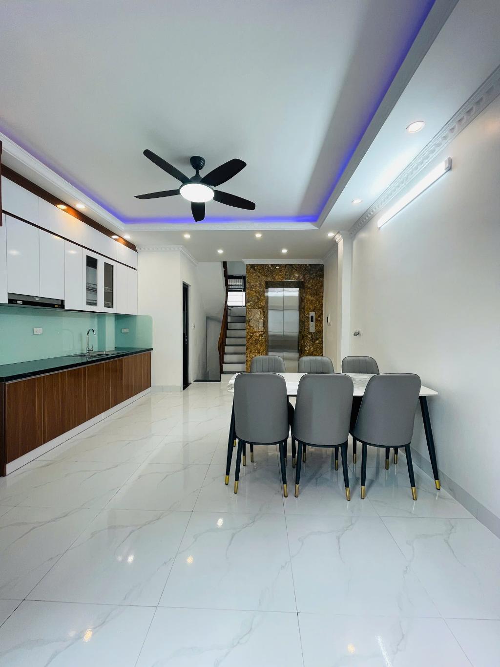 Bán nhà Xuân Đỉnh,Bắc Từ Liêm,5 tầng mt 4.5m chỉ 6.x tỷ,ngõ thông,gần phố,full nội thất