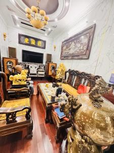 SIÊU PHẨM XUÂN LA,5 TẦNG MT 6M,NHỈNH 7 TỶ,Ô TÔ QUA NHÀ,CĂN GÓC 3 THOÁNG,DÂN TRÍ CAO