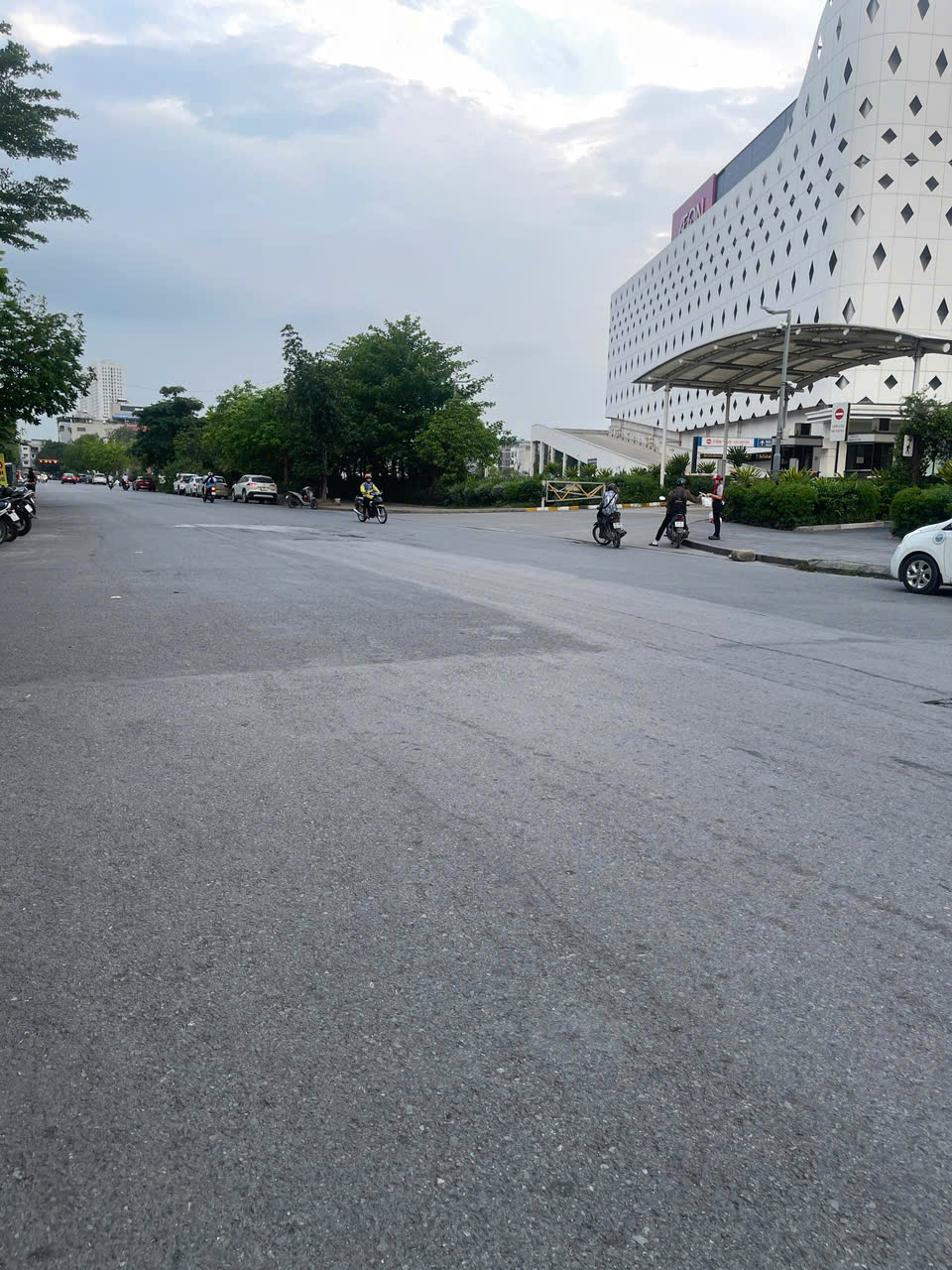 Bán nhà cạnh Aeon Mall Hà Đông - Kinh doanh siêu đỉnh - Thang máy 50m2x7T - 17.2 tỷ