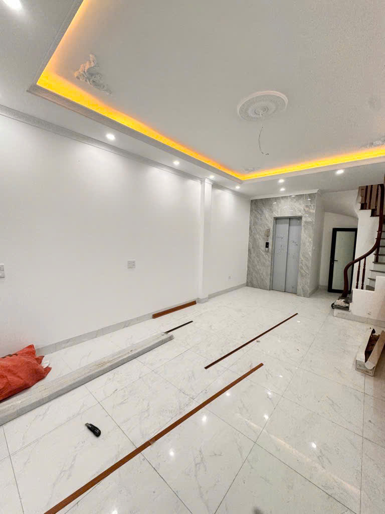 Bán Nhà Đại Cát liên mạc ô tô đỗ cổng,Thang máy,36m,5 tầng,mt 4,2m,5,8 tỷ Lh ngay Chương 0937802468