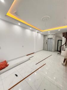 Bán Nhà Đại Cát liên mạc ô tô đỗ cổng,Thang máy,36m,5 tầng,mt 4,2m,5,8 tỷ Lh ngay Chương 0937802468