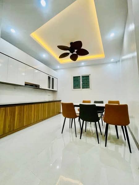 6 TẦNG LUNG LINH - KHÔNG CÓ NHU CẦU Ở CẦN BÁN - SỔ HỒNG RIÊNG  GIỮA LÒNG QUẬN HAI BÀ TRƯNG