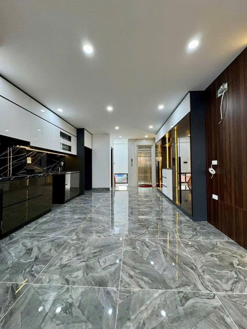 Nhà đẹp Nguyễn Khánh Tòan 48 m2 Thang máy  ô tô đỗ cửa GIÁ 12.2 tỷ
