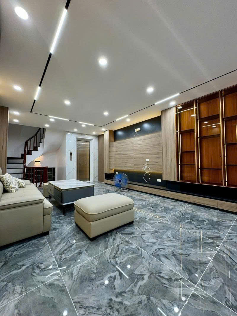 Nhà đẹp Nguyễn Khánh Tòan 48 m2 Thang máy  ô tô đỗ cửa GIÁ 12.2 tỷ
