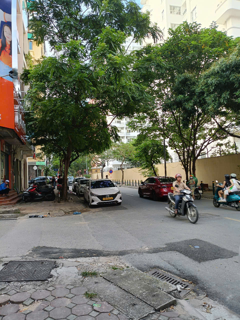 Nhà đẹp Nguyễn Khánh Tòan 48 m2 Thang máy  ô tô đỗ cửa GIÁ 12.2 tỷ