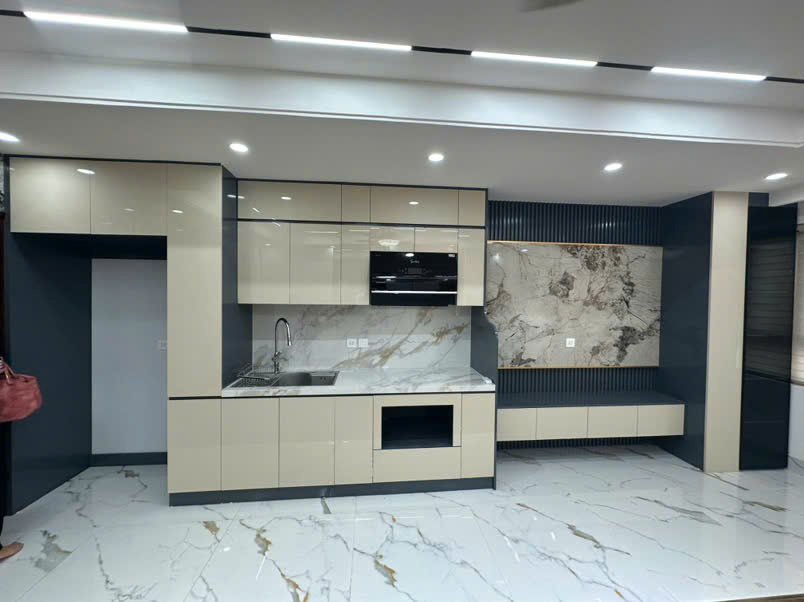 NHÀ PHỐ HOÀNG QUỐC VIỆT 65M2 PHÂN LÔ QUÂN ĐỘI Ô TÔ ĐỖ TRONG NHÀ 12.5 Tỉ