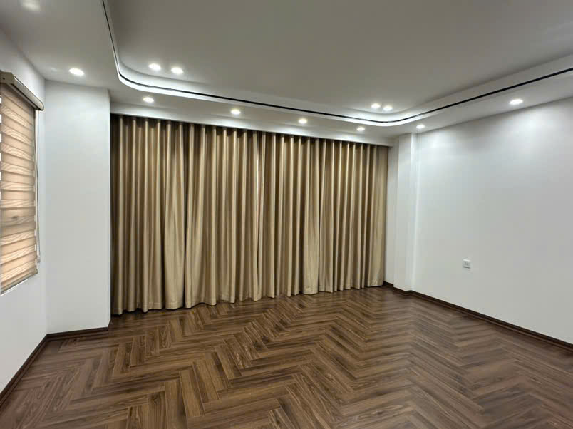 NHÀ PHỐ HOÀNG QUỐC VIỆT 65M2 PHÂN LÔ QUÂN ĐỘI Ô TÔ ĐỖ TRONG NHÀ 12.5 Tỉ