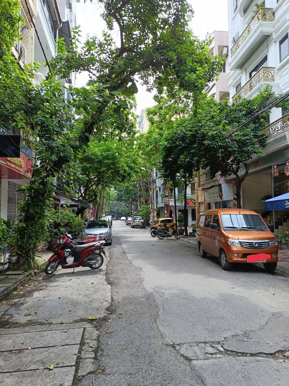 NHÀ PHỐ HOÀNG QUỐC VIỆT 65M2 PHÂN LÔ QUÂN ĐỘI Ô TÔ ĐỖ TRONG NHÀ 12.5 Tỉ