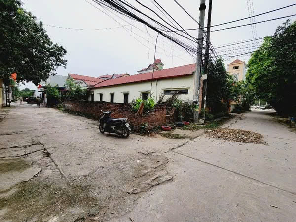 VÕNG LA - ĐÔNG ANH. LÔ GÓC TRONG KHU GIÃN DÂN. ĐƯỜNG Ô TÔ TRÁNH. VIEW CÔNG VIÊN. HÀNG HOT GIÁ RẺ BẤT NGỜ.
