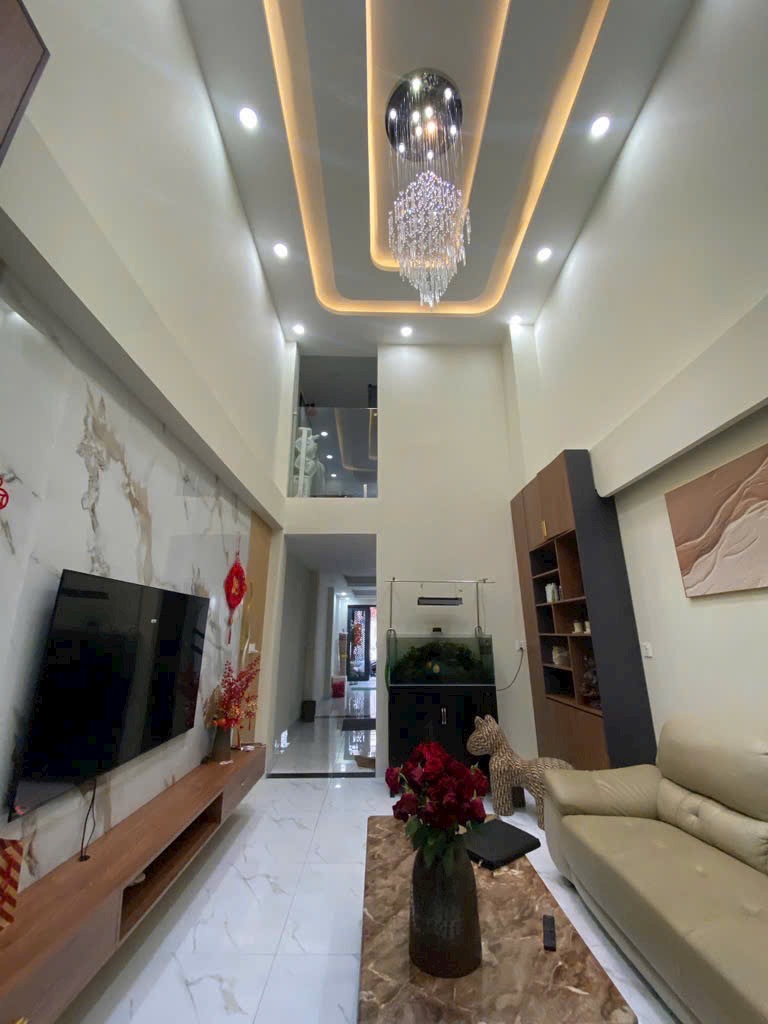 NHÀ ĐẸP,  GẦN MẶT TIỀN, HẺM XE HƠI, 9.X TỶ