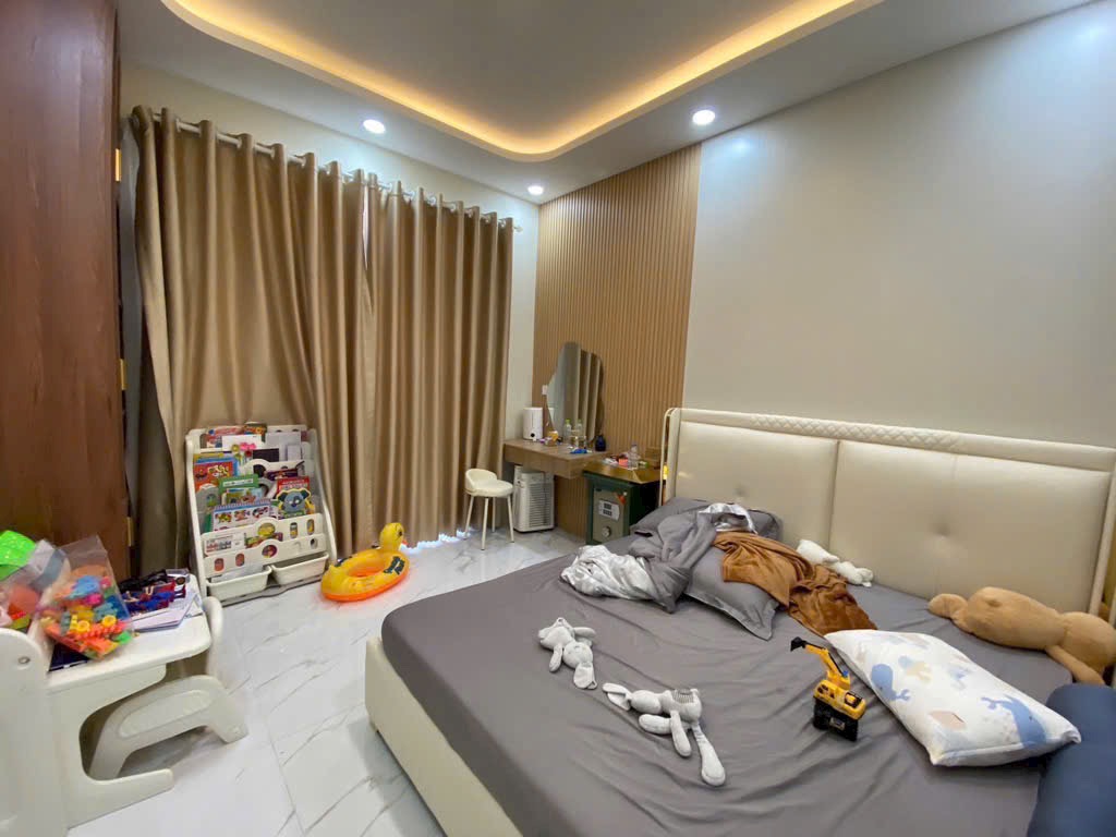 NHÀ ĐẸP,  GẦN MẶT TIỀN, HẺM XE HƠI, 9.X TỶ