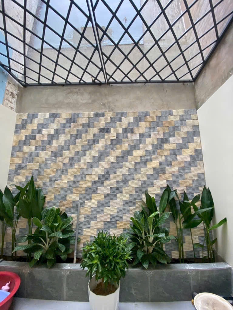 NHÀ ĐẸP,  GẦN MẶT TIỀN, HẺM XE HƠI, 9.X TỶ