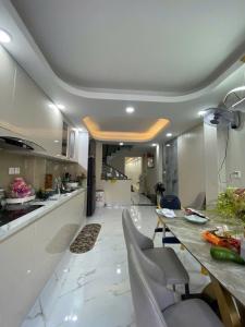 NHÀ ĐẸP,  GẦN MẶT TIỀN, HẺM XE HƠI, 9.X TỶ