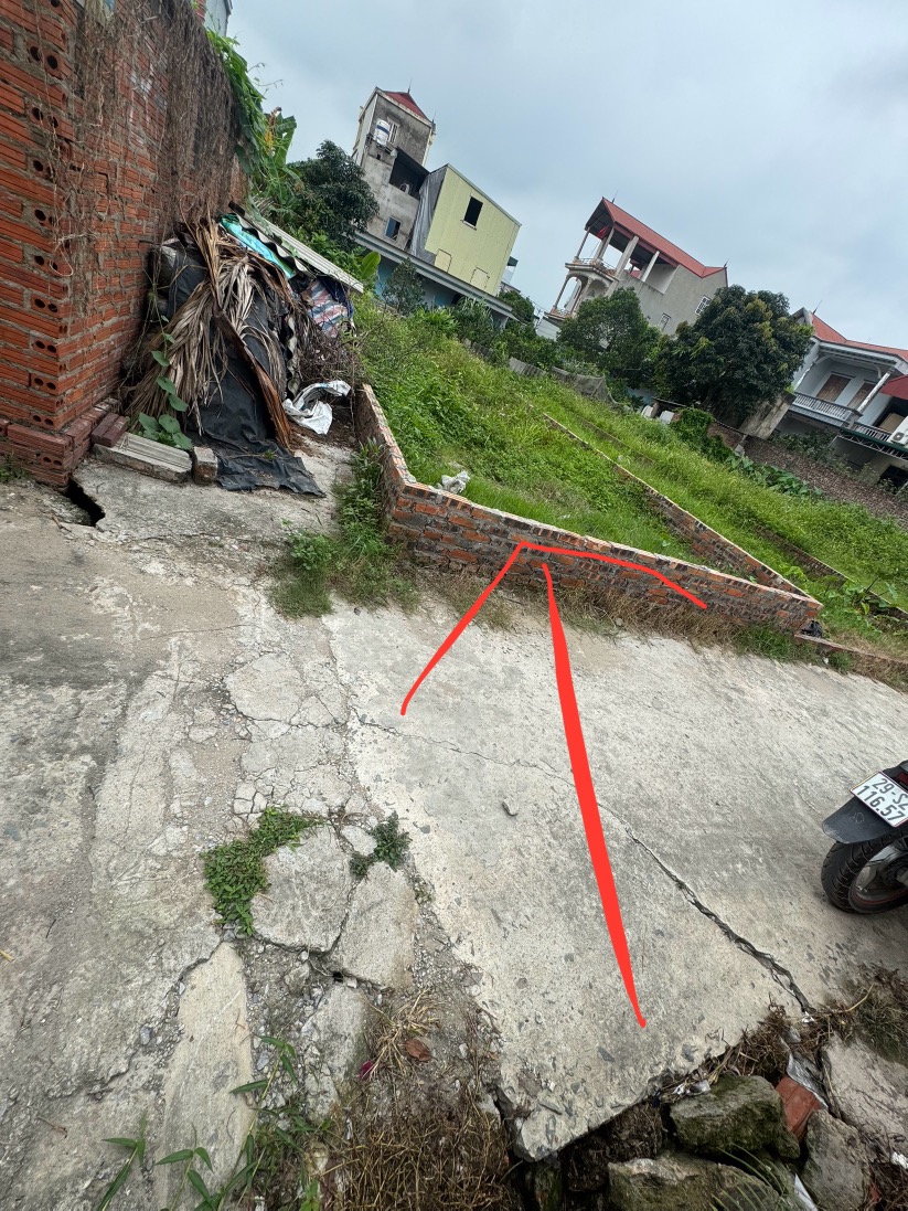 Lô góc bán đất Nguyên khê Đông anh ô tô 7 chỗ vào đất. Giá chào hơn 5 tỷ (có thương lượng)