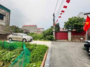 Lô góc bán đất Nguyên khê Đông anh ô tô 7 chỗ vào đất. Giá chào hơn 5 tỷ (có thương lượng)