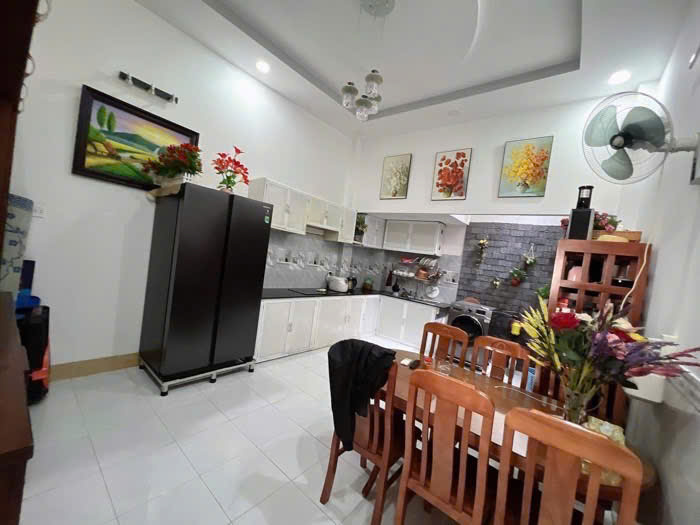 Bán nhà 2 tầng, 4x15m, chỉ hơn 4tỷ, sát bên khu Nam Long Q7