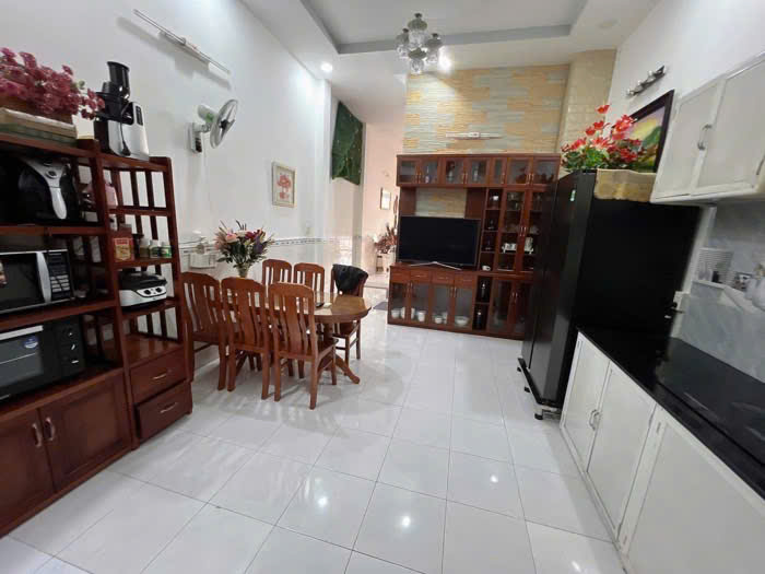 Bán nhà 2 tầng, 4x15m, chỉ hơn 4tỷ, sát bên khu Nam Long Q7