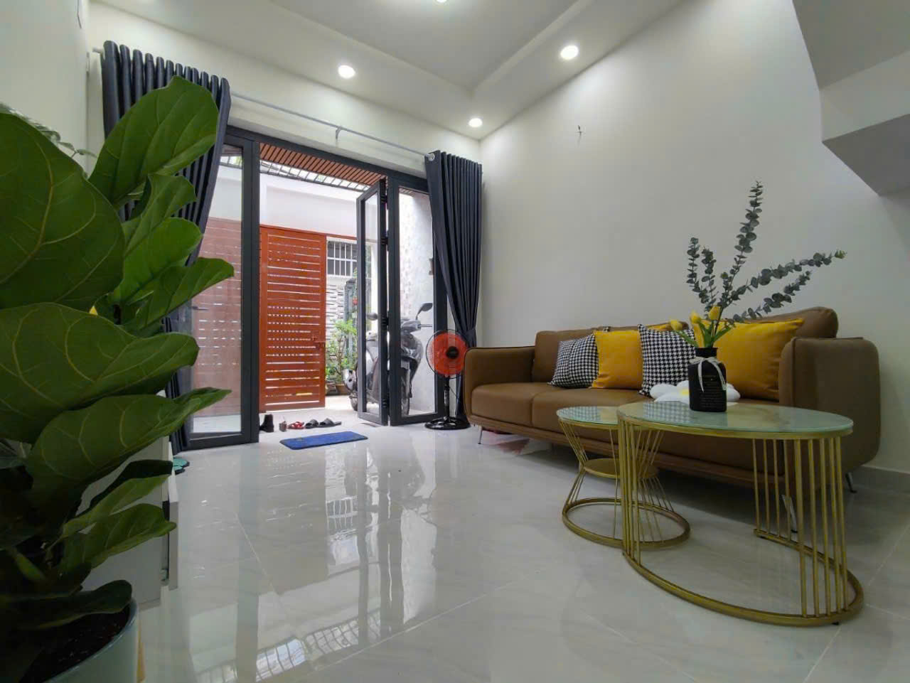 Bán nhà mới xây 2 tầng, 3.1x14m, NỞ  HẬU, chỉ hơn 4tỷ, có sân rộng trước nhà để oto