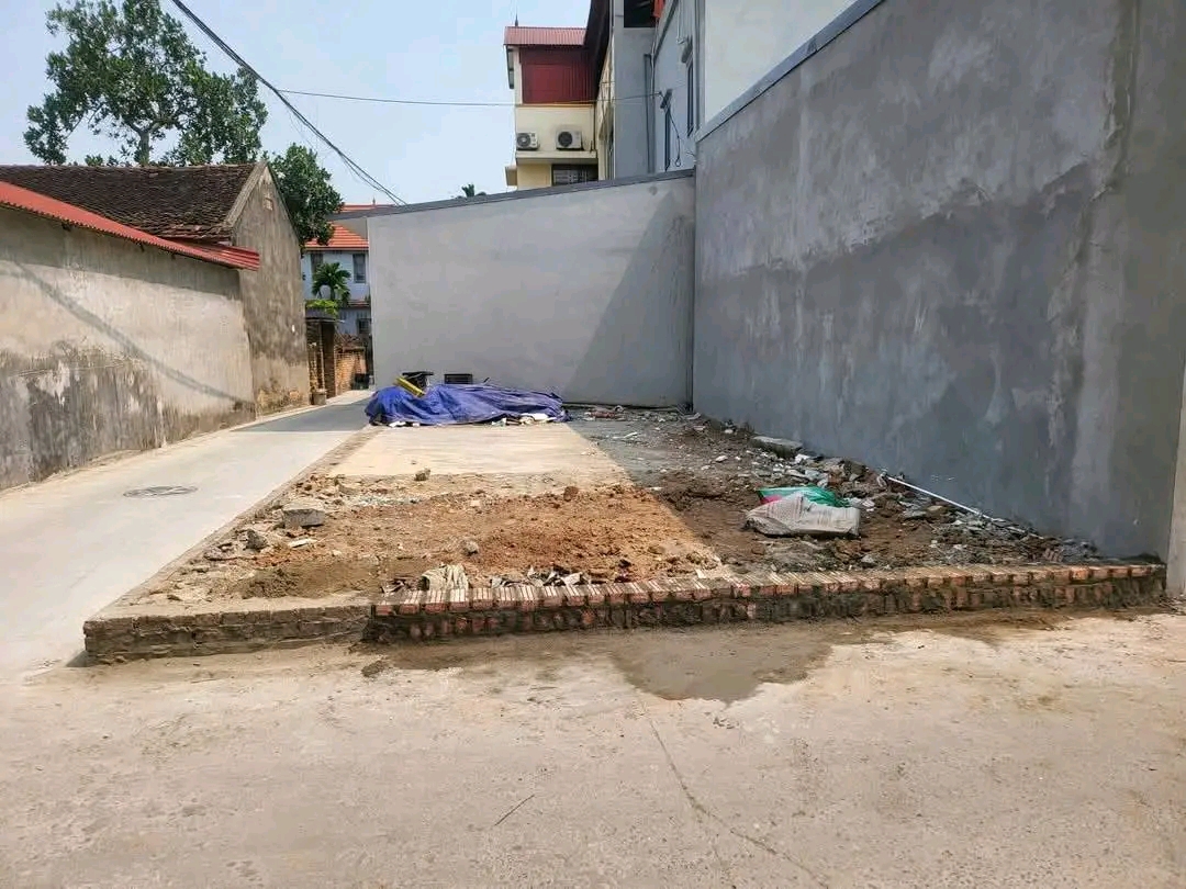 Cc.cần bán lô đất tại mêlinh  DT63m2MT4.5m giá 3tỷ950 LH E Ngân 0979601212