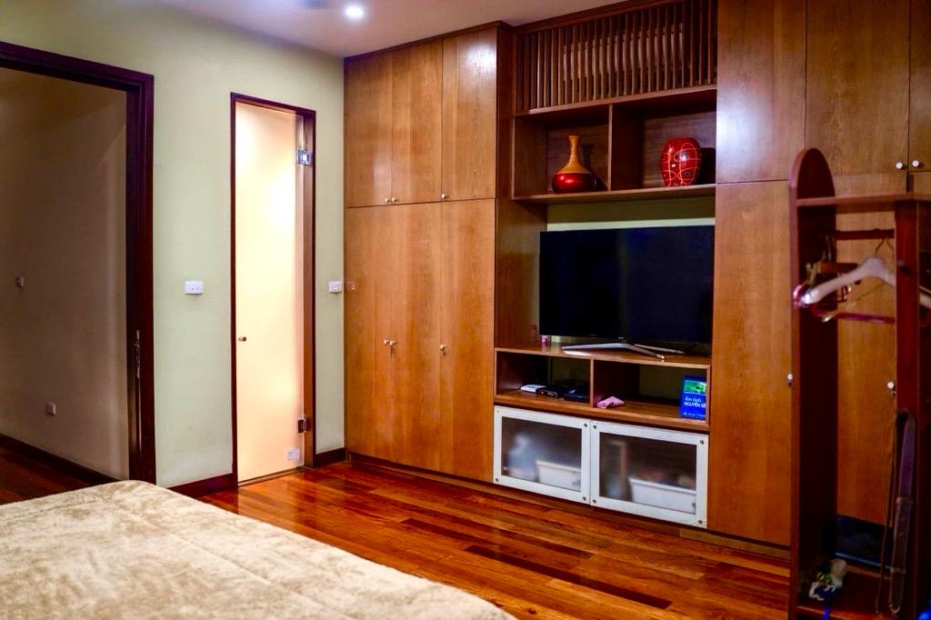 Bán nhà phố Trung Kính phân lô, đường ô tô tránh, 70m2, MT5m, nhỉnh 32 tỉ, chỗ đỗ xe ô tô ngày đêm thoải mái.