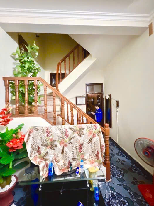 Bán nhà Mặt tiền Trần Duy Hưng, rất gần ga ngầm Metro số 5, DT88m2, 273 triệu/m2. Nhà có dòng tiền, cơ hội đầu cơ tăng giá nhờ Metro số 5 và một số dự án hạ tầng quan trọng đang thực hiện ở xung quanh.