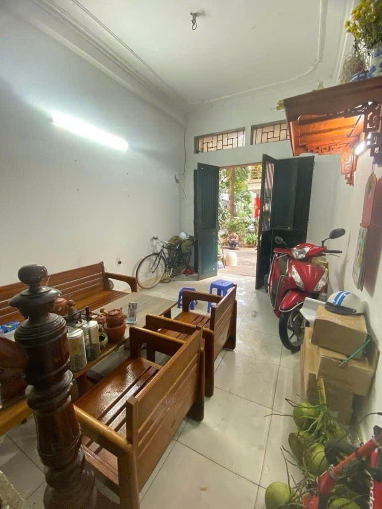 Bán nhà Phân lô Mạc Thái Tổ, 40m2, 4 tầng, 15 tỷ, nhiều mặt thoáng, mặt đường ô tô tránh.