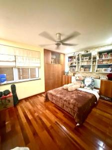 Bán nhà phố Trung Kính phân lô, đường ô tô tránh, 70m2, MT5m, nhỉnh 32 tỉ, chỗ đỗ xe ô tô ngày đêm thoải mái.