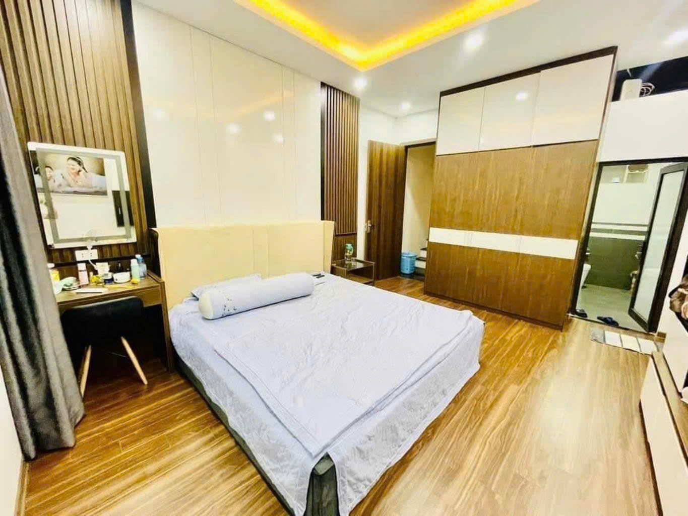 Bán nhà Kim Ngưu - Đường phân lô Ô tô chạy vòng quanh - 32m, 4 tầng - 8.6 tỷ ( có thỏa thuận )