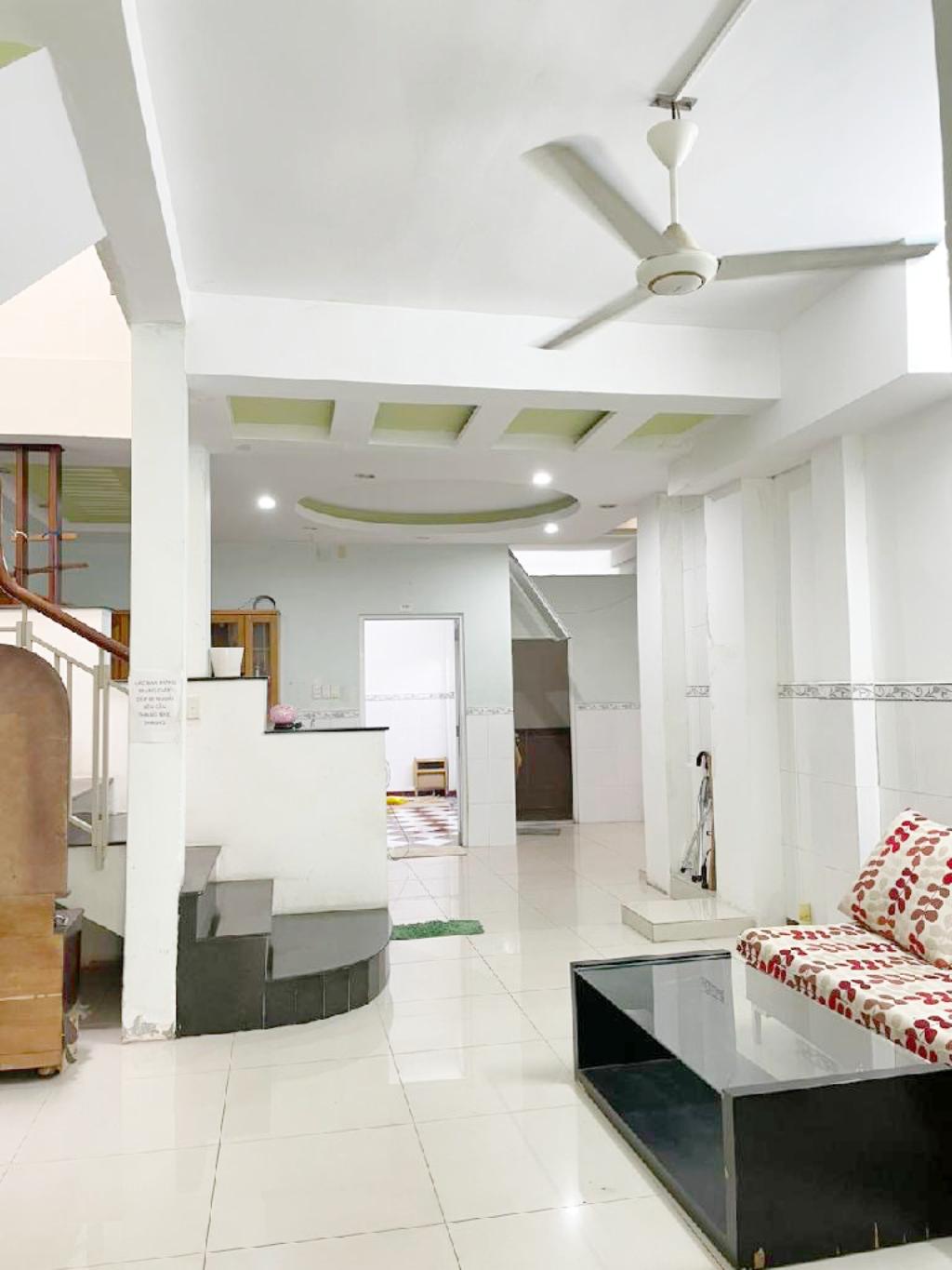 CÁCH CẦU CHỮ Y 300M, NHÀ 116M2 2TANG NHỈNH 6TY LH 0941633163