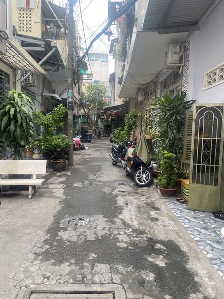Bàn nhà 2 tầng, hẻm 4m đường Hoàng Bật Đạt, DT: 52m2, nhỉnh 4 tỷ