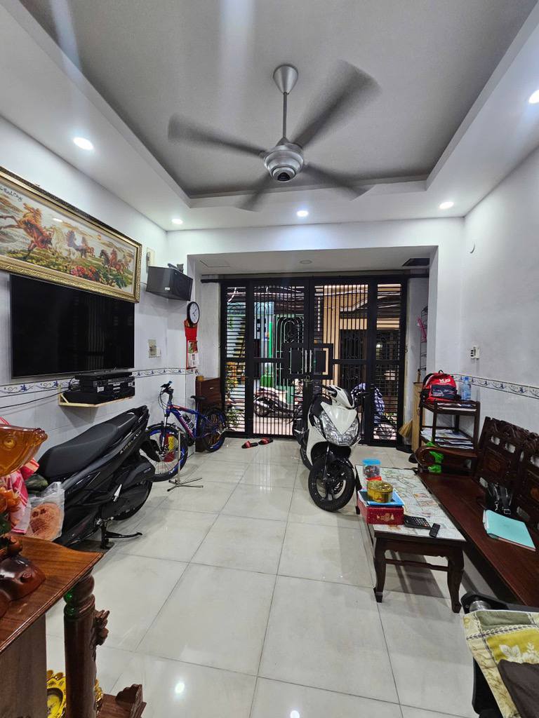 Bàn nhà 2 tầng, hẻm 4m đường Hoàng Bật Đạt, DT: 52m2, nhỉnh 4 tỷ