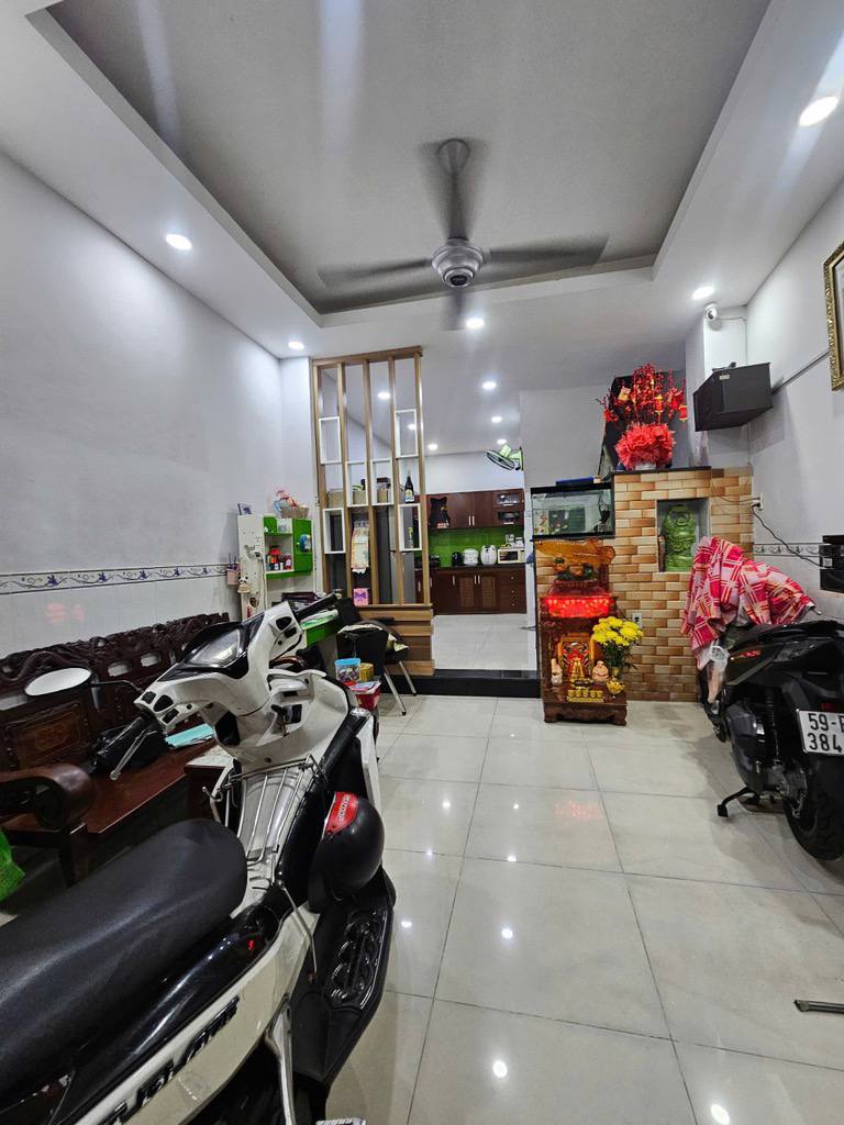 Bàn nhà 2 tầng, hẻm 4m đường Hoàng Bật Đạt, DT: 52m2, nhỉnh 4 tỷ