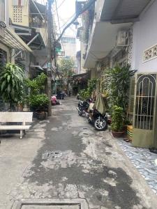 Bàn nhà 2 tầng, hẻm 4m đường Hoàng Bật Đạt, DT: 52m2, nhỉnh 4 tỷ