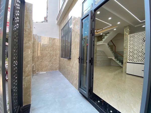 Bán nhà 6x10 - 3 tầng - hẻm oto - giá chỉ 5,x tỷ - ngay đường Tên Lửa