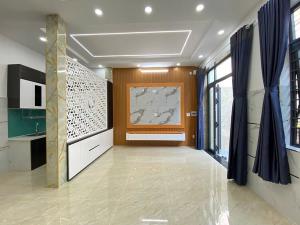 Bán nhà 6x10 - 3 tầng - hẻm oto - giá chỉ 5,x tỷ - ngay đường Tên Lửa