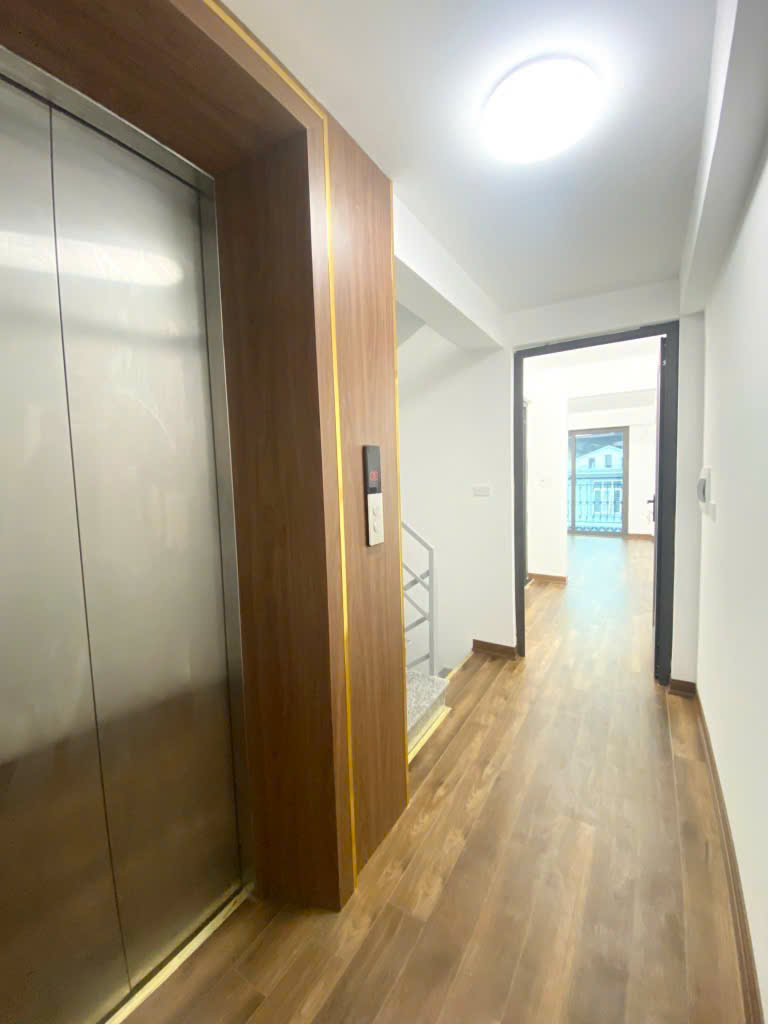 Bán nhà Kim Giang 7 tầng 7.5 tỷ nhà đẹp ô tô đỗ gần