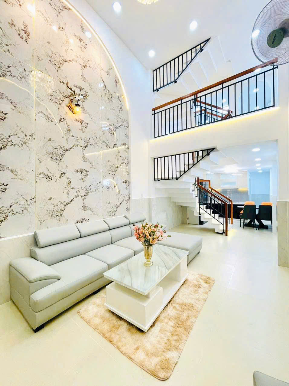 Khu Vip phân lô cao tầng. vị trí đẹp - 45m2, Gía Tốt 7xx Gần công viên Lang Hoa