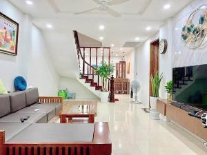 NHÀ MẶT NGÕ - BUÔN BÁN NHỎ