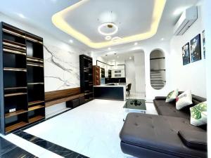LƯƠNG ĐỊNH CỦA ĐỐNG ĐA – KINH DOANH SẦM UẤT