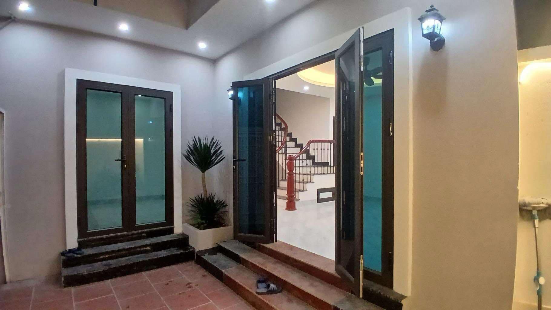 BAN NHA THANH TRI