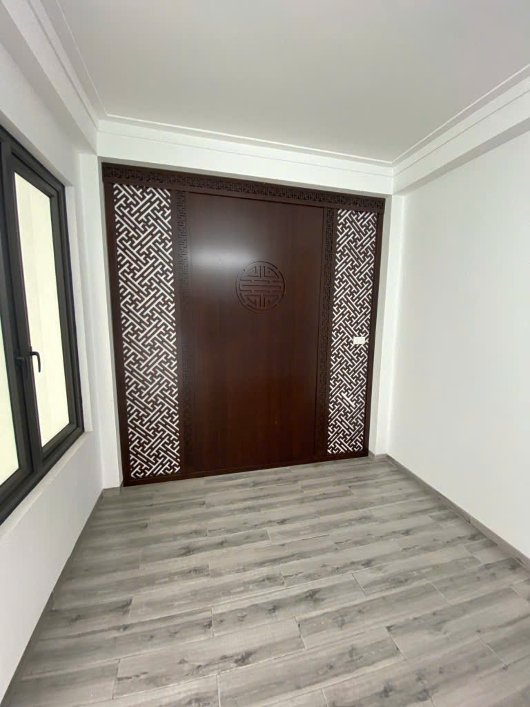 Đỉnh nóc kịch trần - Phố Trạm - 1 nhà ra mặt phố - dân xây - 32m2 - 5 tầng - 7.9 tỷ