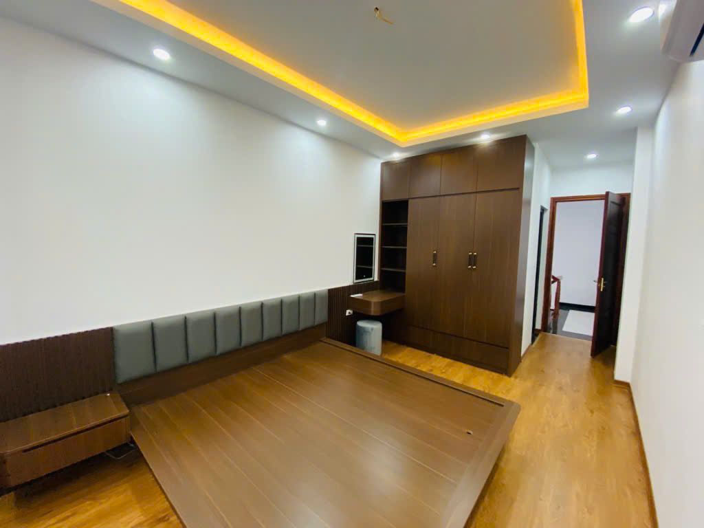 Đỉnh nóc kịch trần - Phố Trạm - 1 nhà ra mặt phố - dân xây - 32m2 - 5 tầng - 7.9 tỷ