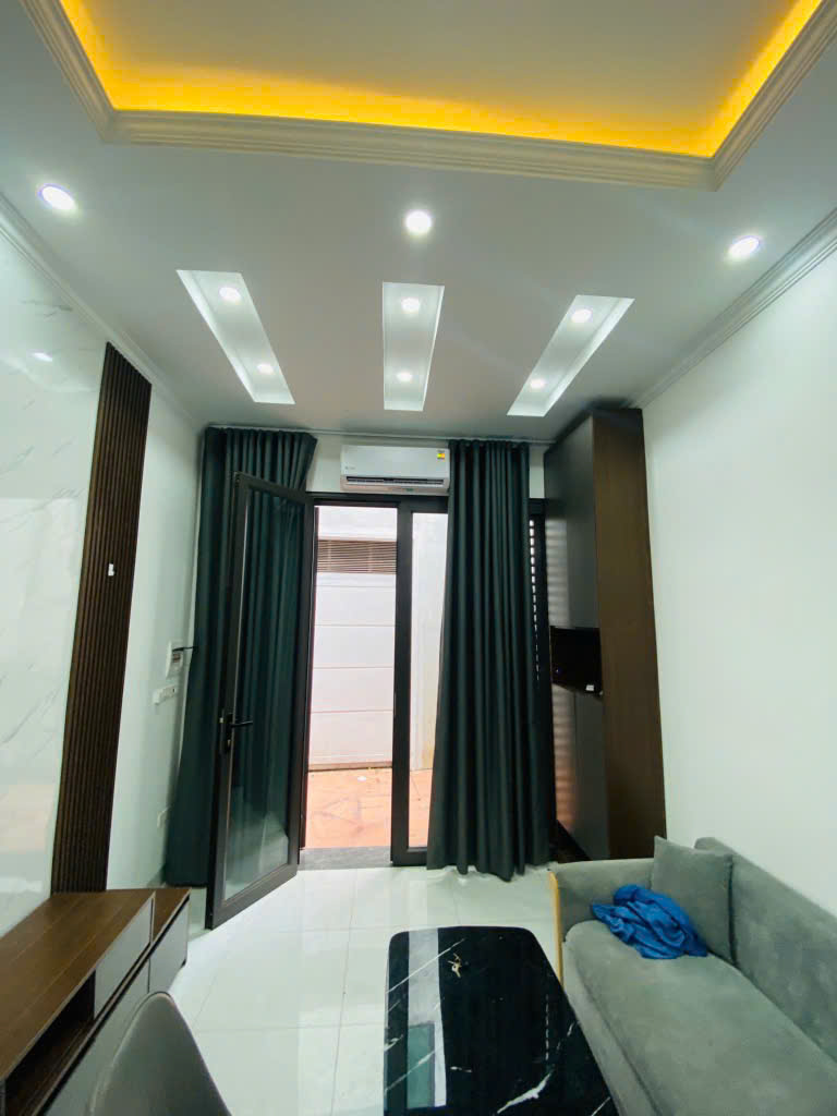 Đỉnh nóc kịch trần - Phố Trạm - 1 nhà ra mặt phố - dân xây - 32m2 - 5 tầng - 7.9 tỷ