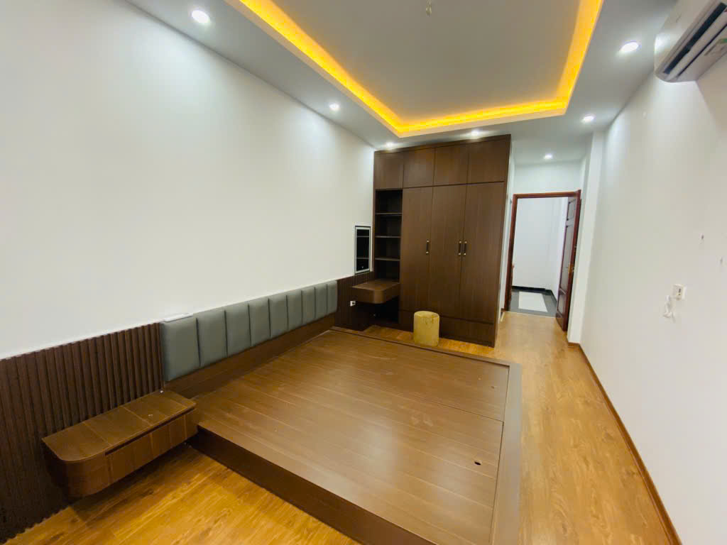 Phố Trạm - Long Biên - Nhà dân xây - Ô tô tránh - chỉ 7.8 tỷ