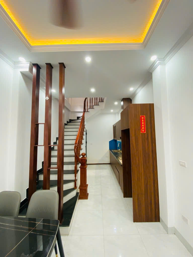 Phố Trạm - Long Biên - Nhà dân xây - Ô tô tránh - chỉ 7.8 tỷ